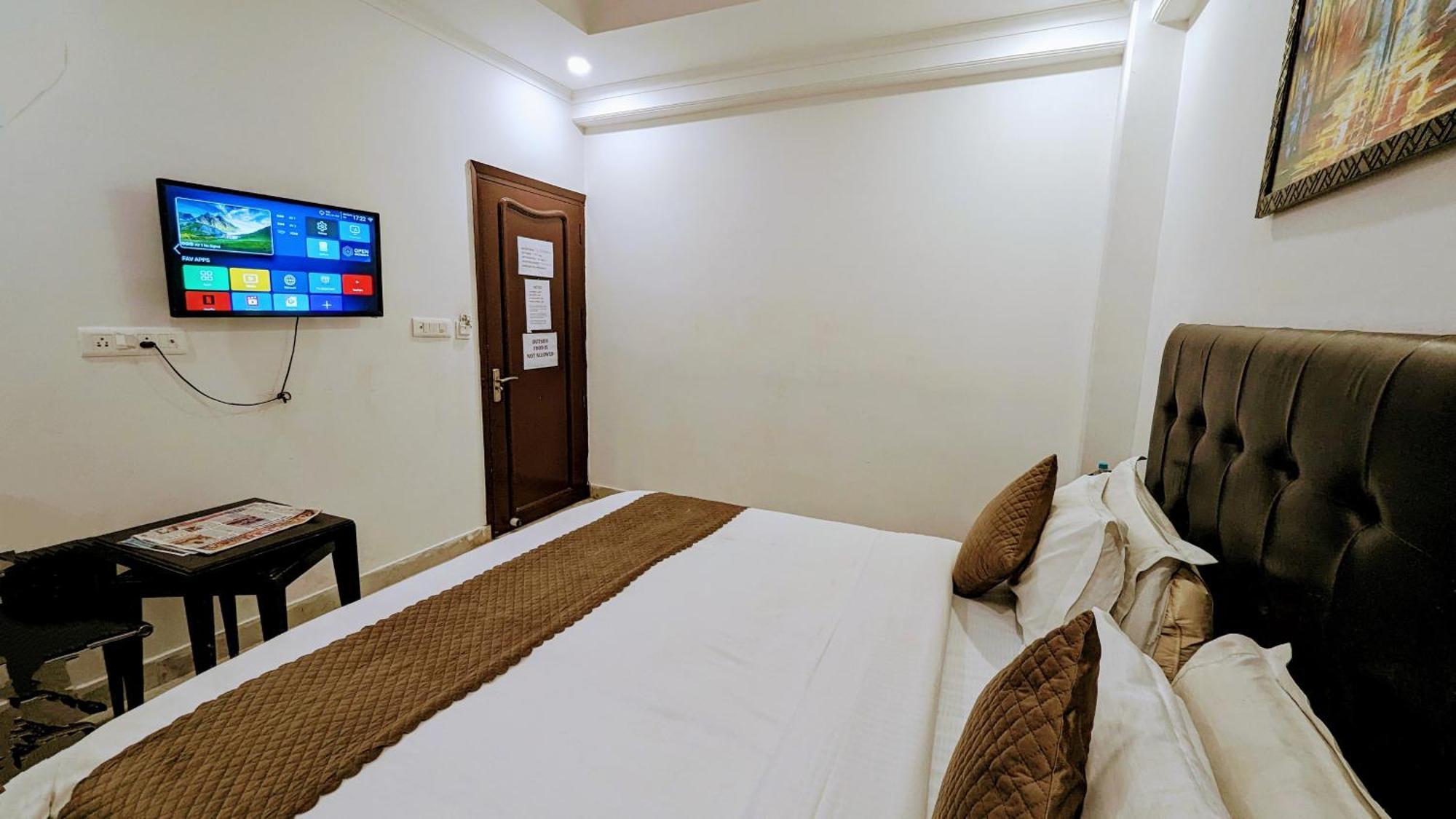 Hotel Moon Taj Near Yashobhoomi Convention Centre เดลี ภายนอก รูปภาพ