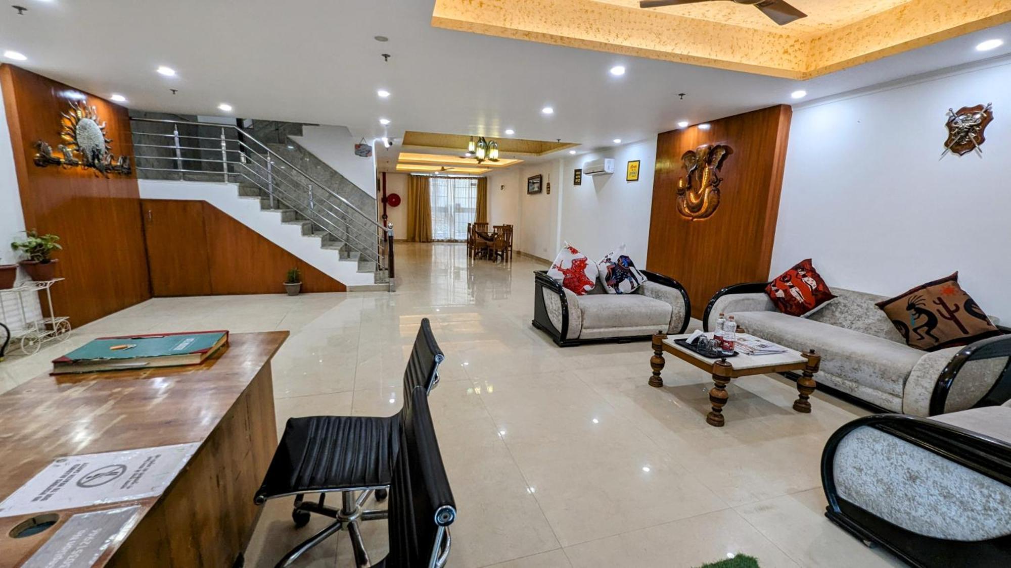 Hotel Moon Taj Near Yashobhoomi Convention Centre เดลี ภายนอก รูปภาพ