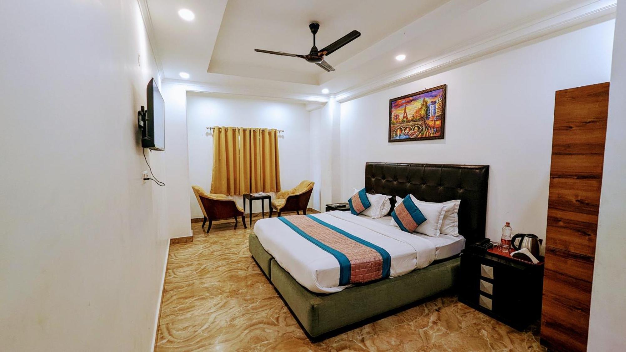 Hotel Moon Taj Near Yashobhoomi Convention Centre เดลี ภายนอก รูปภาพ