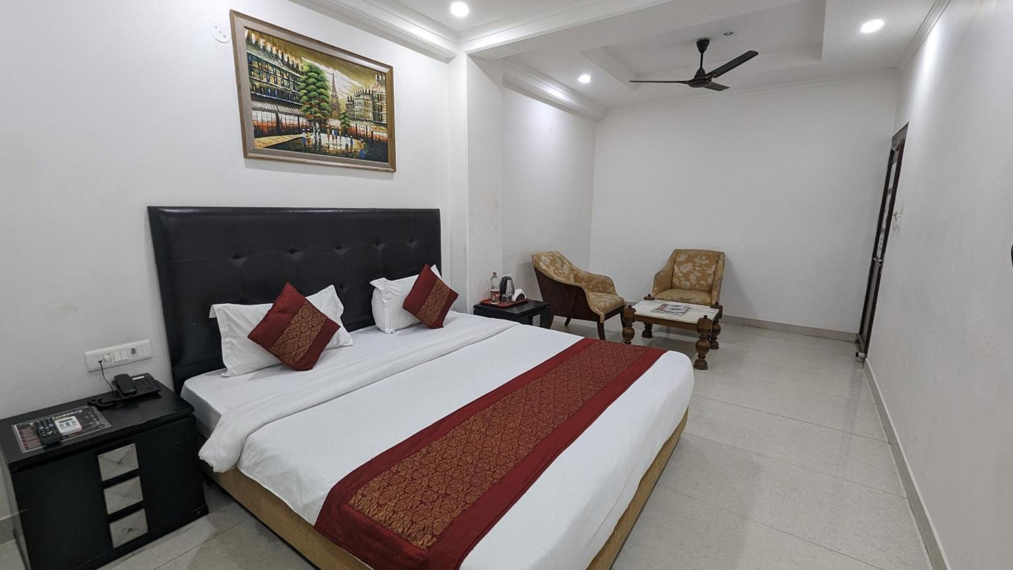 Hotel Moon Taj Near Yashobhoomi Convention Centre เดลี ภายนอก รูปภาพ