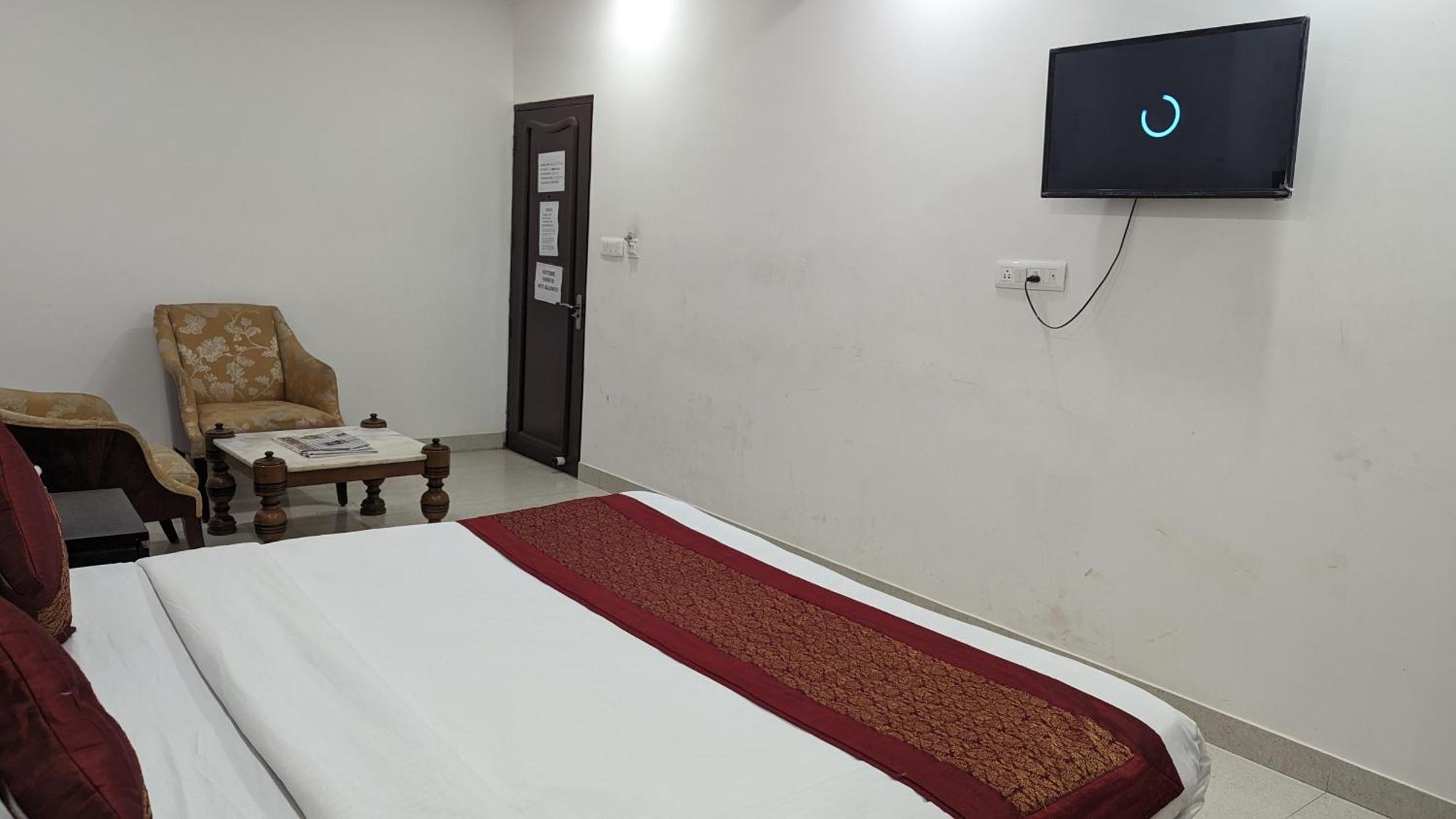 Hotel Moon Taj Near Yashobhoomi Convention Centre เดลี ภายนอก รูปภาพ