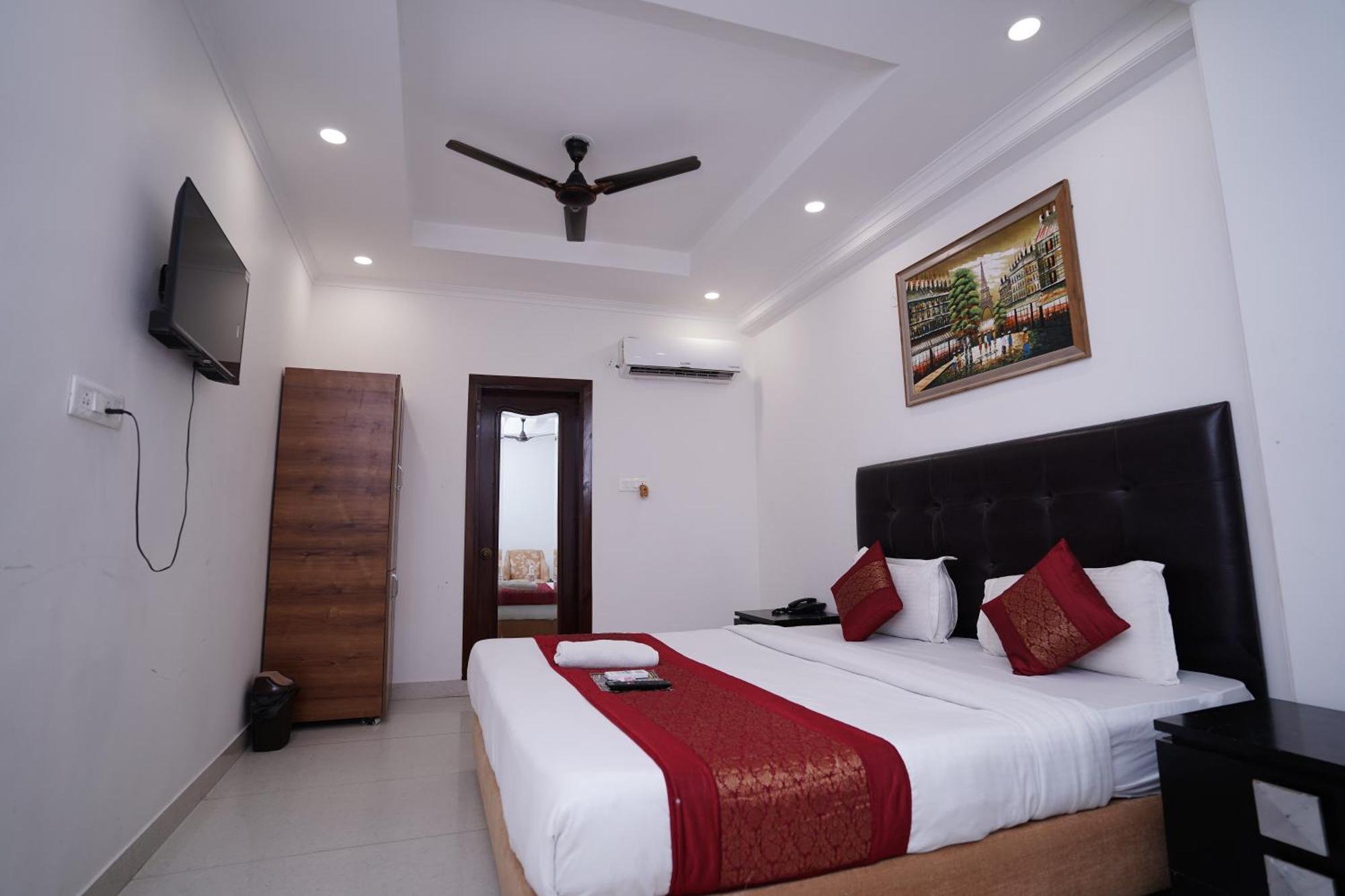 Hotel Moon Taj Near Yashobhoomi Convention Centre เดลี ภายนอก รูปภาพ