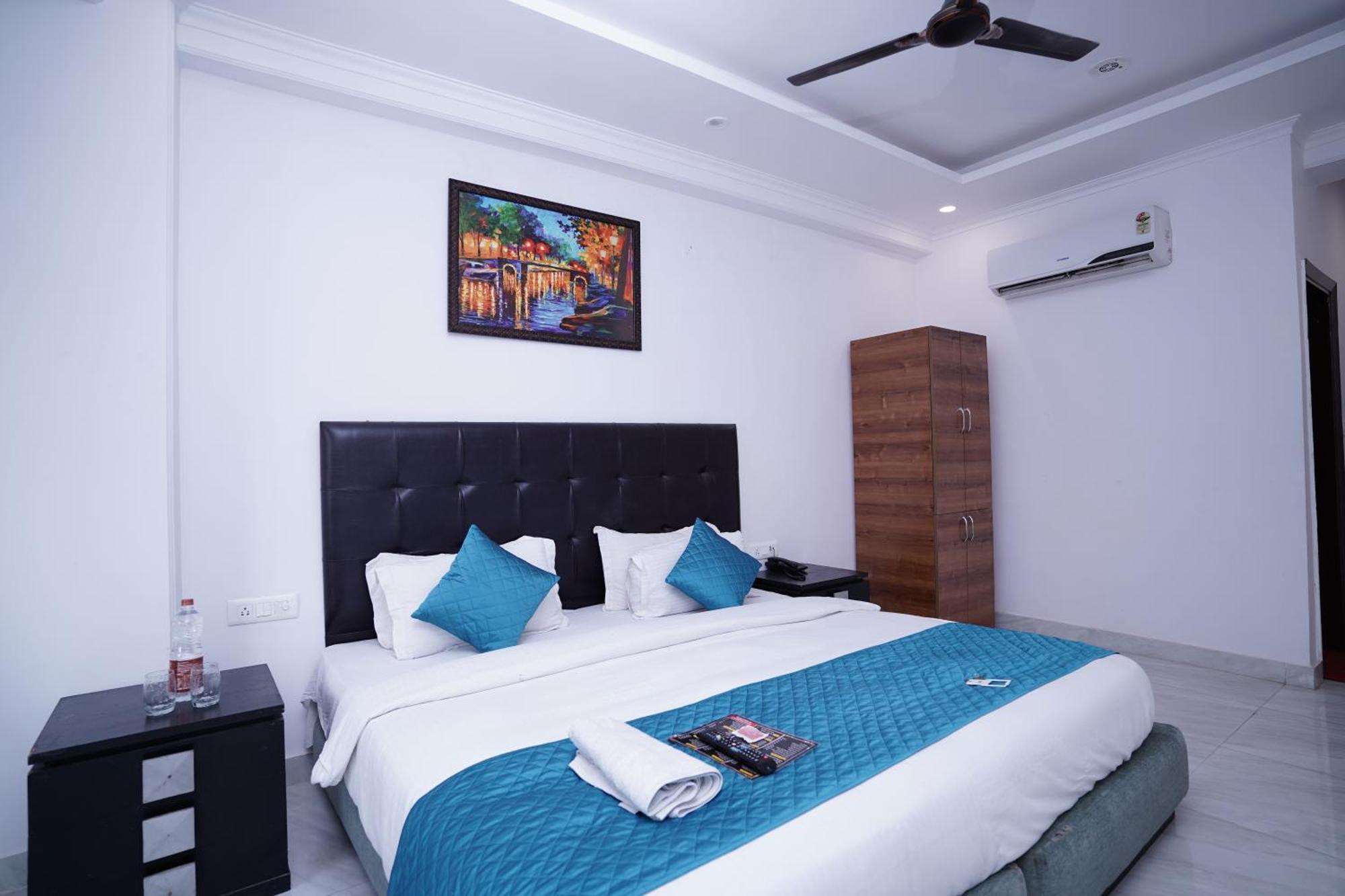 Hotel Moon Taj Near Yashobhoomi Convention Centre เดลี ภายนอก รูปภาพ
