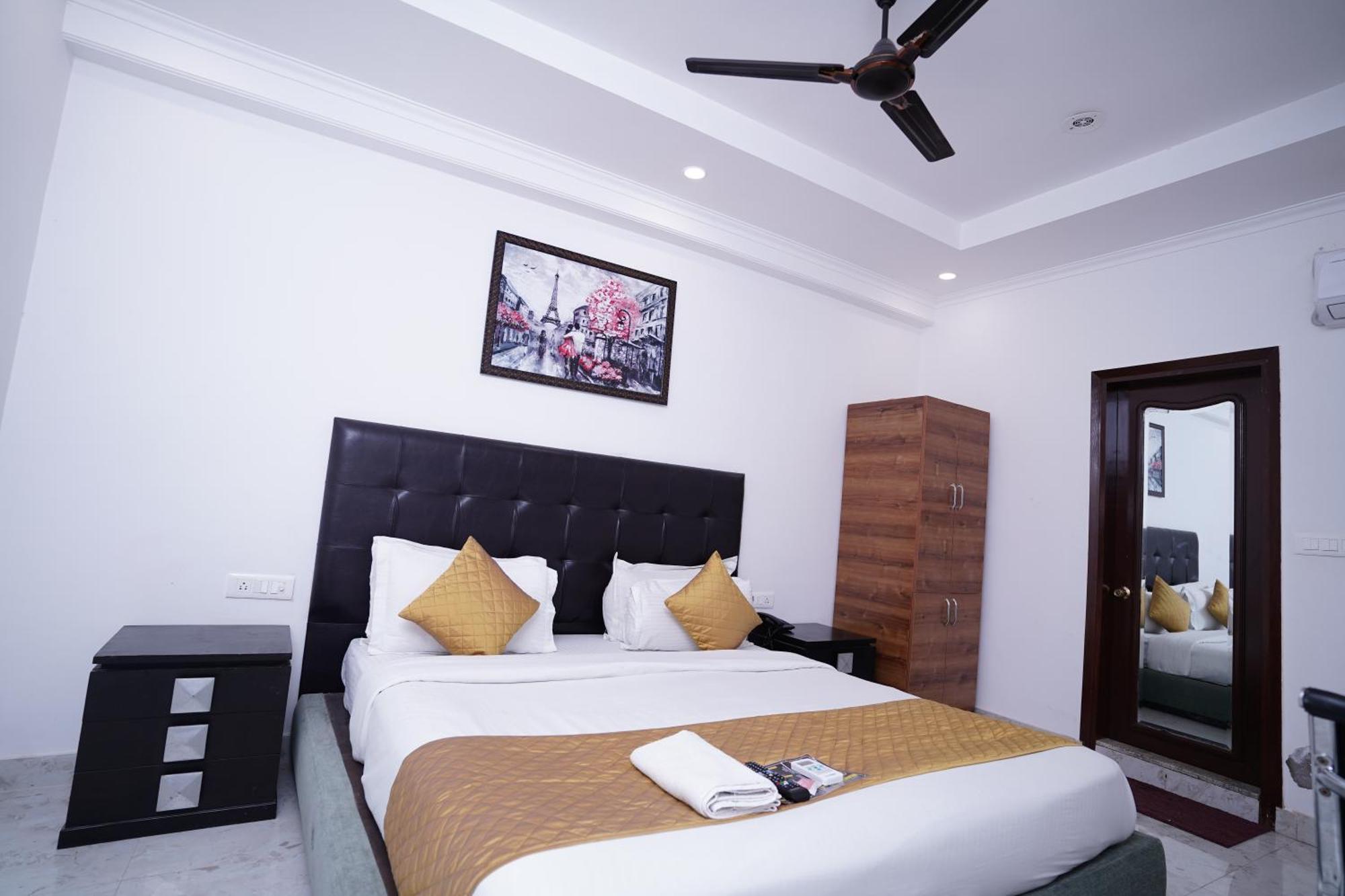 Hotel Moon Taj Near Yashobhoomi Convention Centre เดลี ภายนอก รูปภาพ