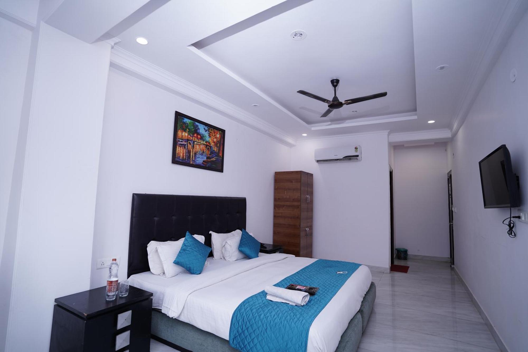 Hotel Moon Taj Near Yashobhoomi Convention Centre เดลี ภายนอก รูปภาพ