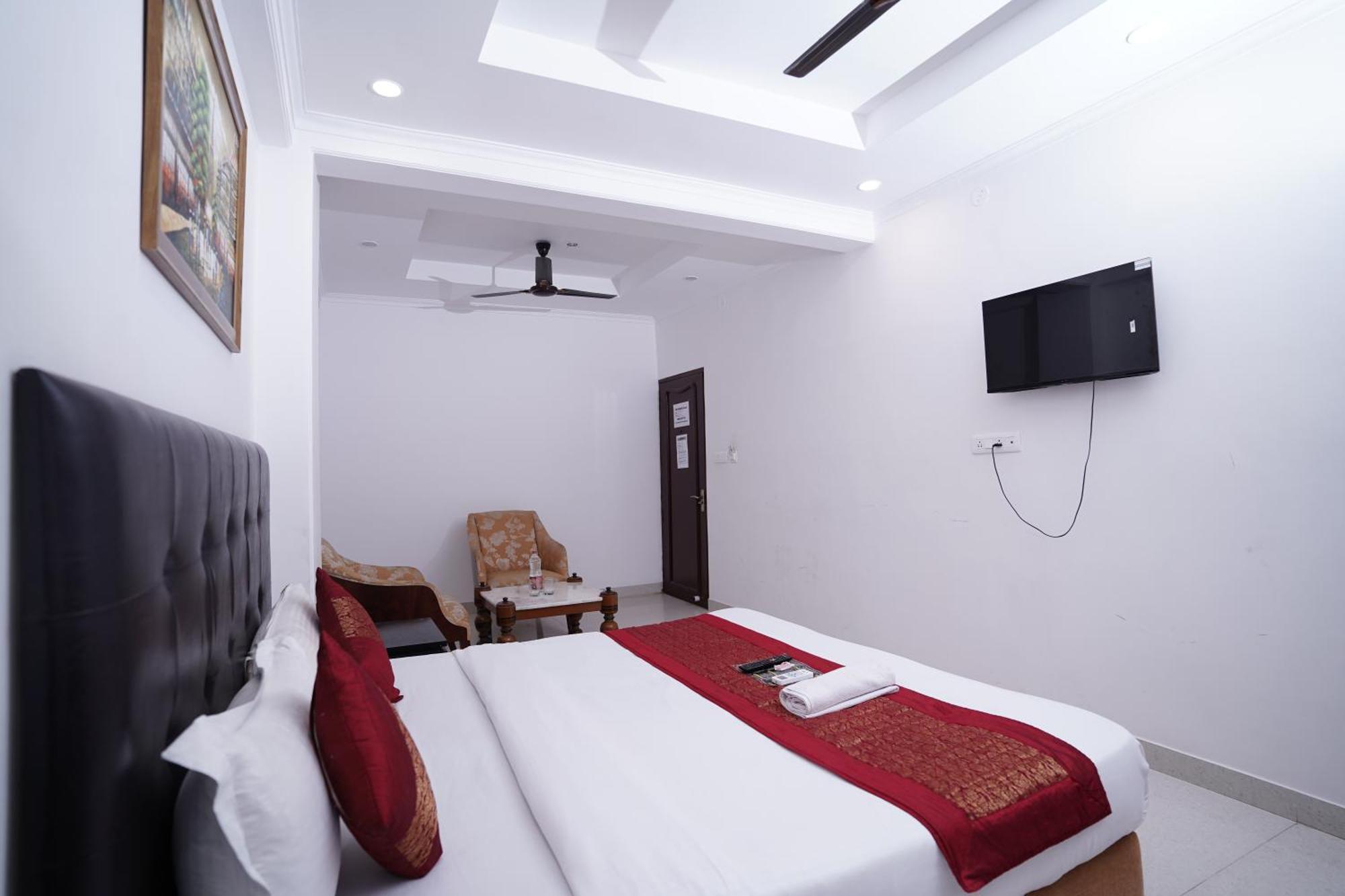 Hotel Moon Taj Near Yashobhoomi Convention Centre เดลี ภายนอก รูปภาพ